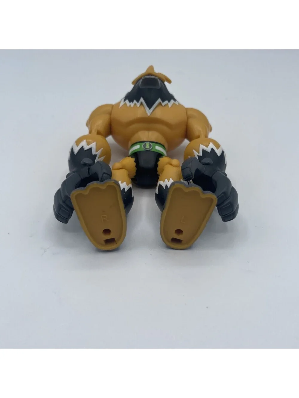 Ben 10 Omniverse Shocksquatch 4
